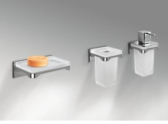 Дозатор COLOMBO DESIGN FOREVER B9333 настенный цвет хром B9333.CR